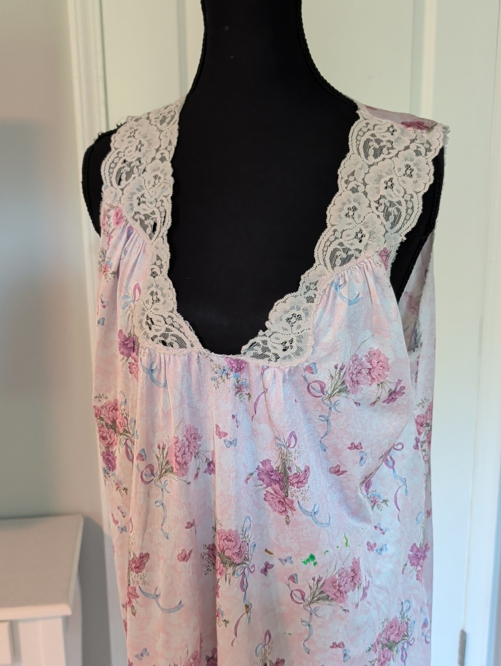 Vintage 80's Vanity Fair Floral Lace-Trim Nightgown - Picture 3 of 9